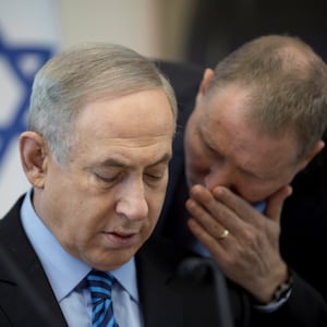 Boaz Stambler whispers to Netanyahu during the weekly cabinet meeting.