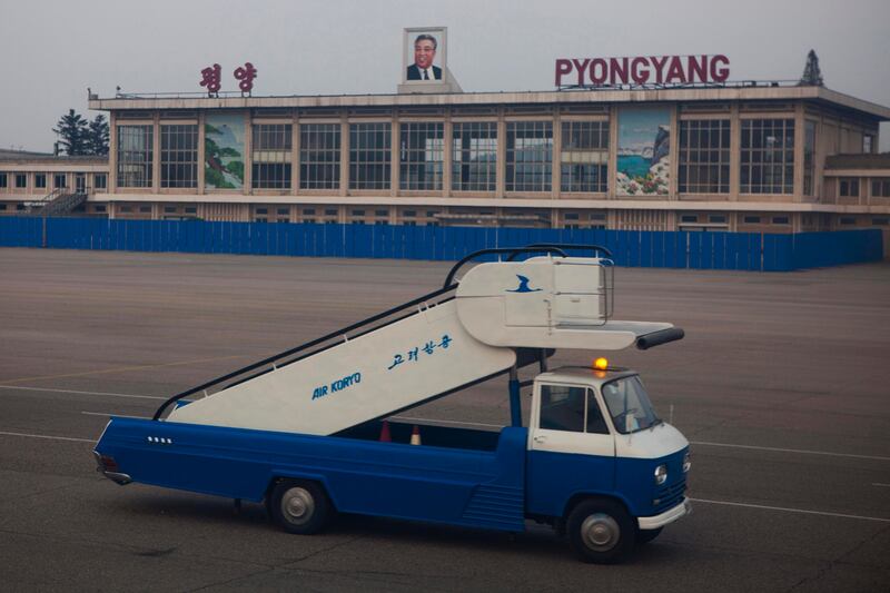 galleries/2011/12/20/life-inside-north-korea-photos/life-in-north-korea-airport_lhznfz