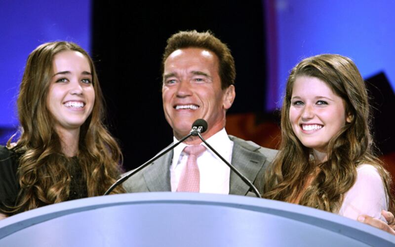 galleries/2011/05/10/arnold-schwarzenegger-and-maria-shriver-through-the-years/maria-arnold-family-1_e6sovo