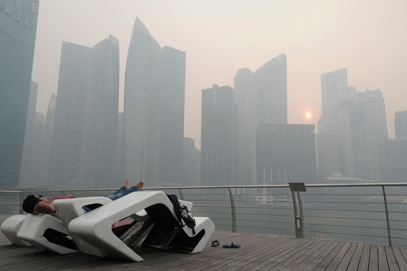 galleries/2013/06/20/terrifying-pollution-blankets-singapore-it-s-indonesia-s-fault/300620-Singapore-smog-01_cs3fli