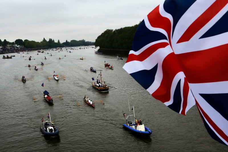 galleries/2012/06/03/queen-elizabeth-s-diamond-jubilee-kate-middleton-prince-william-and-more-photos/flotilla-queen-jubilee-celebration_tfwvti