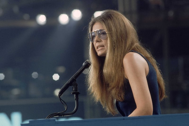 galleries/2014/03/25/80-glorious-years-of-gloria-steinem-photos/140324-gloria-steinem2_gqiapz