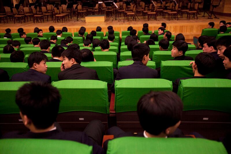 galleries/2011/12/20/life-inside-north-korea-photos/life-in-north-korea-audience_oqyhzu