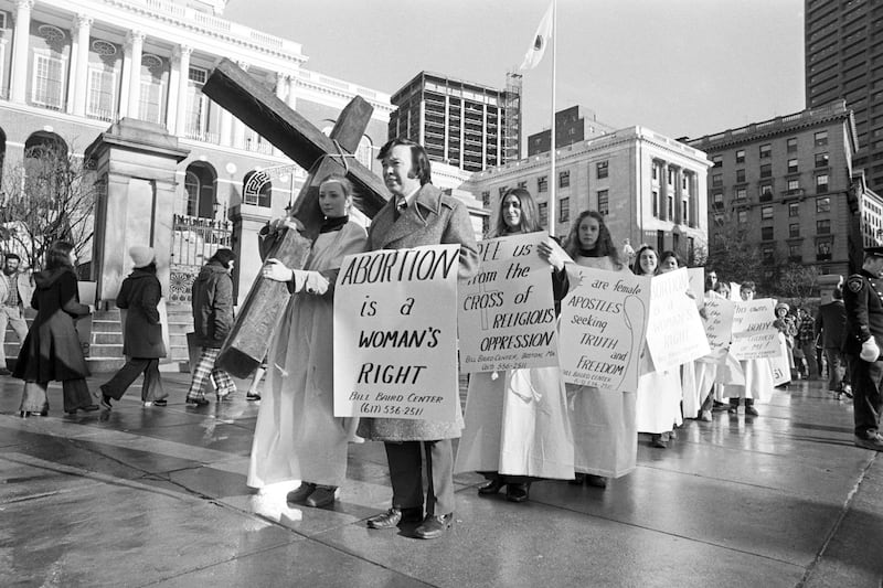 galleries/2012/08/23/roe-v-wade-to-planned-parenthood-the-history-of-abortion-rights-in-america-photos/abortion-timeline-1974_cspmlu