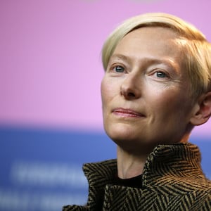 articles/2014/03/11/tilda-swinton-blasts-putin-at-sxsw-discusses-only-lovers-left-alive-and-my-cousin-david-bowie/140310-stern-swinton-tease_tfcax5