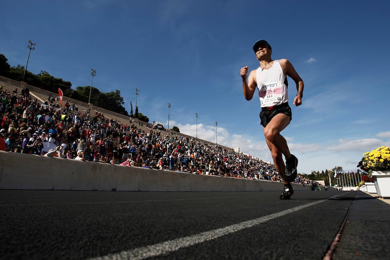 galleries/2013/11/02/extreme-races-10-mind-blowing-marathons-photos/extreme-marathon-greece_qgjluw