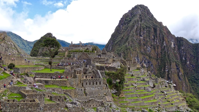 180521-Otis-_Being_carried_around_Machu_Picchu-embed-03_fych4n