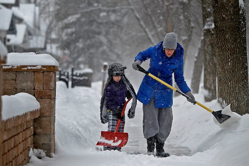 galleries/2013/02/26/winter-storms-slam-the-midwest-photos/snow-storm-midwest-3_zcrely