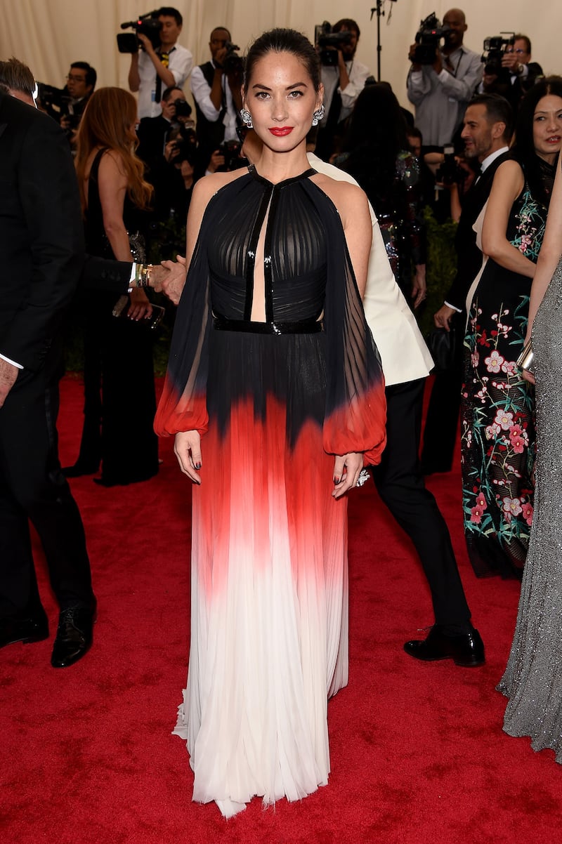 galleries/2015/05/04/how-to-rock-the-met-gala-red-carpet-starring-beyonce-rihanna-and-j-lo/150504-met-gala-08_jhrf1s