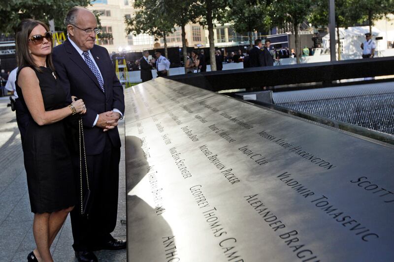 galleries/2011/09/11/911-memorial-ceremony-10th-anniversary-obama-bush-photos/rudy-giuliani-911-memorial-gal_qwjufb