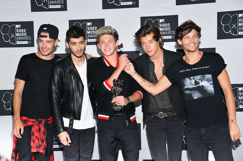 galleries/2013/08/26/best-of-vma-red-carpet-fashion-2013-photos/130825-vmas-one-direction_hvzts2