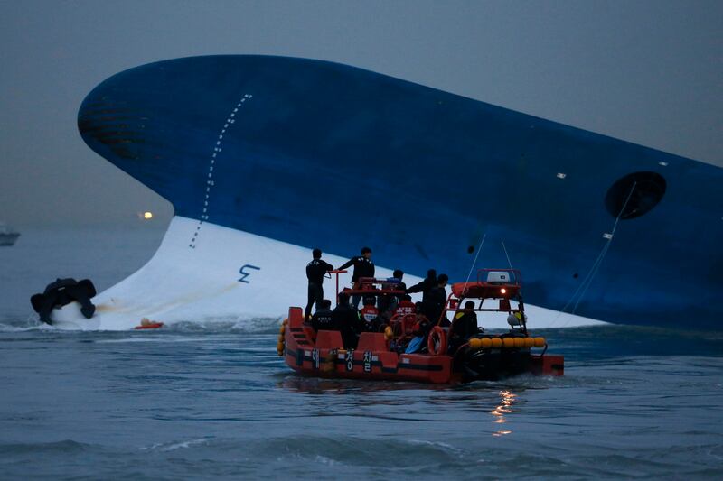 galleries/2014/04/16/south-korean-shipwreck-the-search-for-survivors/140416-south-korea-ferry01_gc0v3w