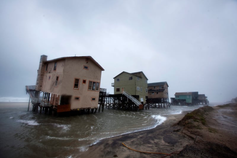 galleries/2011/08/26/hurricane-irene-photos/hurricane-irene-nags-head2-nc-photos_zuo4bx