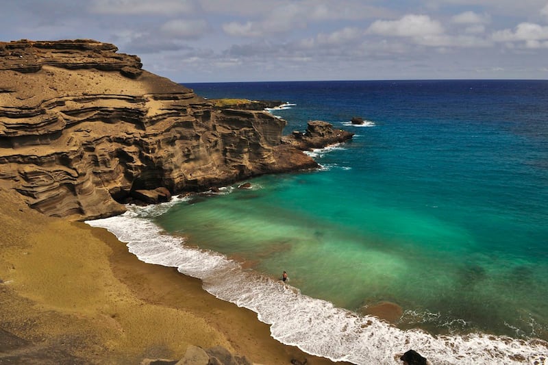 galleries/2013/06/19/five-brilliantly-colored-beaches-photos/130618-colorful-sand-beaches-green_pswnpt