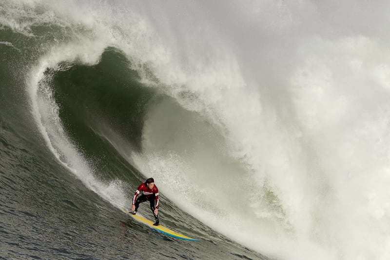 galleries/2014/01/25/with-monster-waves-rolling-in-surfing-s-best-hit-mavericks-photos/mavericks2014-10_pw2jgx