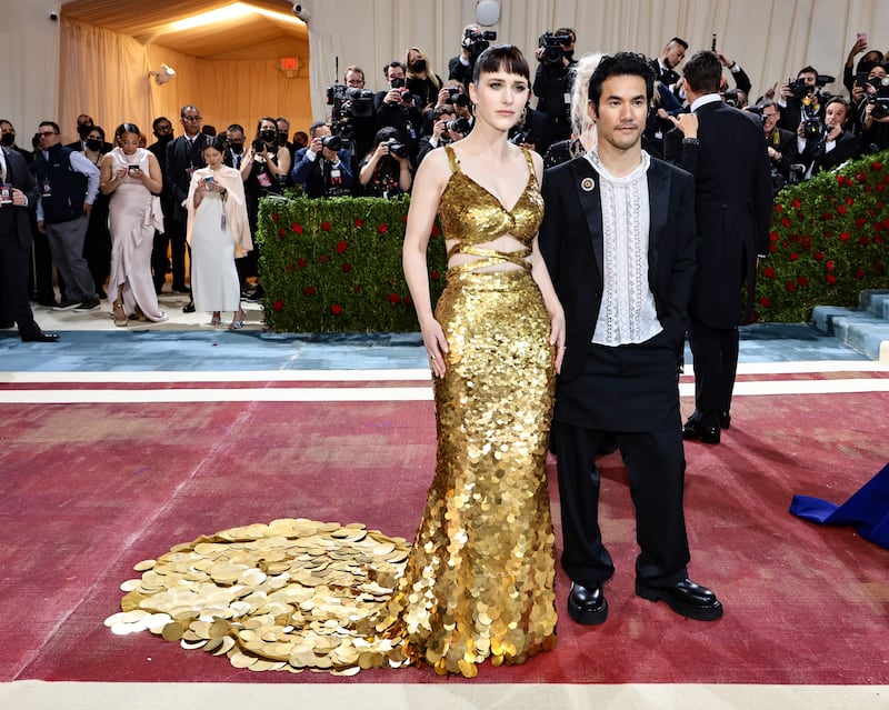 met-gala-Rachel-Brosnahan-and-Joseph-Altuzarra_skvmha