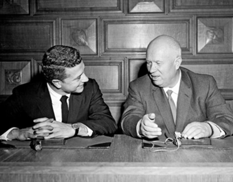 articles/2010/11/20/when-nikita-khrushchev-met-david-susskind/battaglio-susskind_142275_thcblu