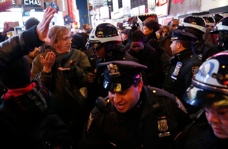 galleries/2014/12/05/day-2-scenes-from-the-eric-garner-protests-photos/141205-garner-05_pl0xma