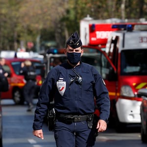 2020-09-25T110308Z_1387344923_RC2N5J91W329_RTRMADP_3_FRANCE-SECURITY-PARIS_hdlfot