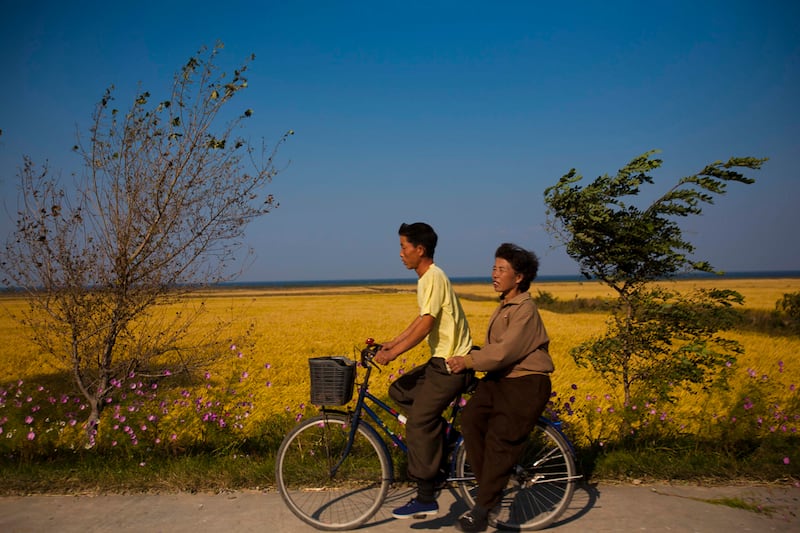 articles/2011/12/20/mourning-and-funeral-activities-for-kim-jong-il-to-be-elaborate-and-lengthy/life-in-north-korea-bicycle_lr4dqj