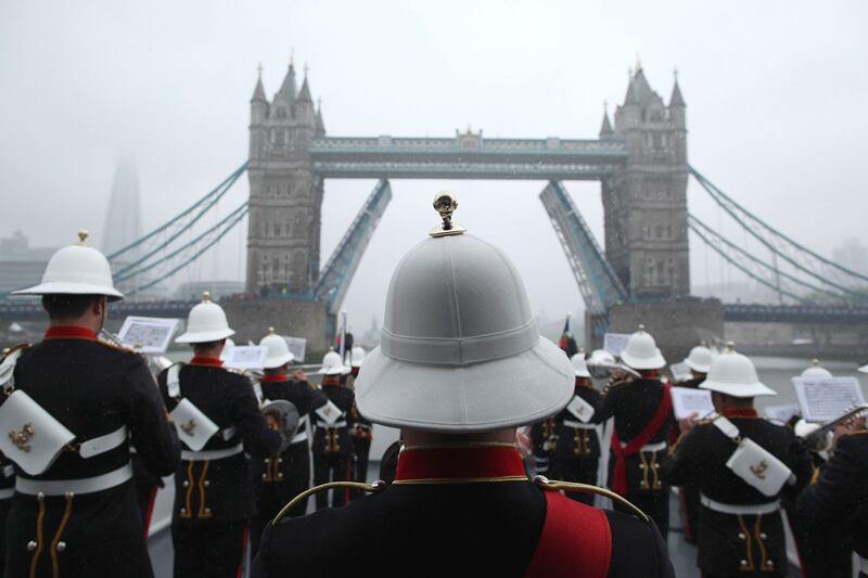 galleries/2012/06/03/queen-elizabeth-s-diamond-jubilee-kate-middleton-prince-william-and-more-photos/tower-bridge-band-queen-jubilee-celebration_k74u3t