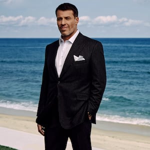 articles/2016/08/20/tony-robbins-on-the-key-differences-between-his-pals-hillary-clinton-and-donald-trump/160716-Stern-Tony-Robbins-intv-tease1_qghp7s