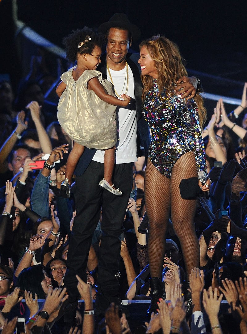 articles/2014/08/25/butts-bang-bang-beyonce-the-crazy-mtv-video-music-awards-moments/140824-fallon-vma-embed_bj7mzo