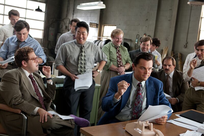 articles/2013/12/23/finally-the-wolf-of-wall-street-is-hollywood-s-first-1990s-period-piece/131224-wows-romano-embed1_hf2abe