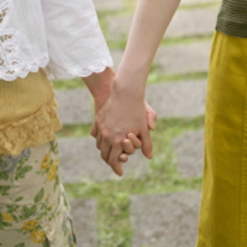 articles/2010/06/21/growing-up-with-lesbian-moms-by-ry-russo-young/russo-young-lesbian-moms_107867_skjdja