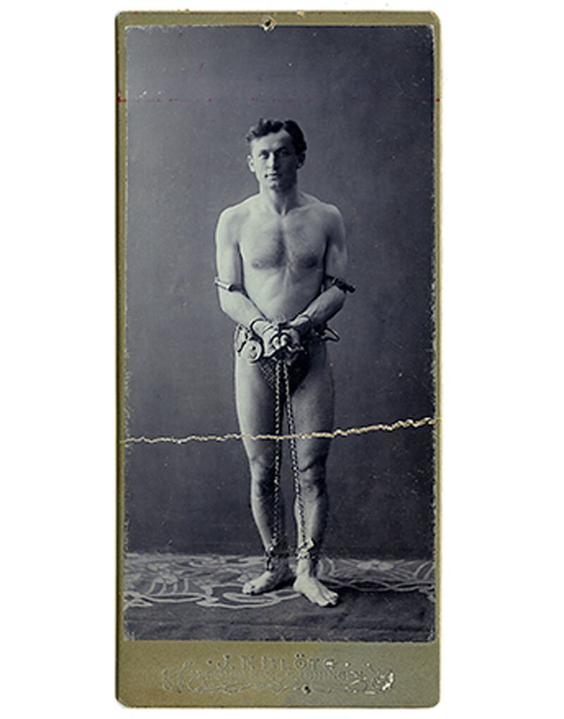 galleries/2014/08/22/harry-houdini-s-bag-of-tricks-on-the-auction-block-photos/140821-houdini-chains-tease_cwjsec