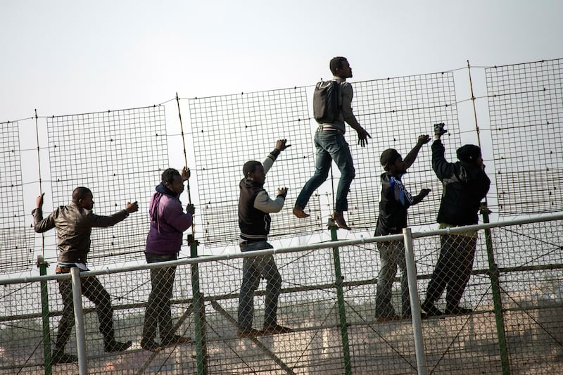 galleries/2014/05/30/onslaught-of-moroccans-rush-the-spanish-border-photos/140530-spain-fence6_xjp4yh