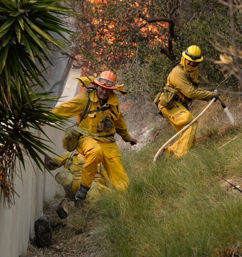 galleries/2014/01/17/southern-california-is-on-fire-1-700-acres-and-counting-photos/calif-fires-6_imqmgl