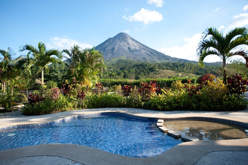 galleries/2013/06/16/13-gorgeous-mountain-retreats-around-the-world/Arenal_Kioro_lrj57z