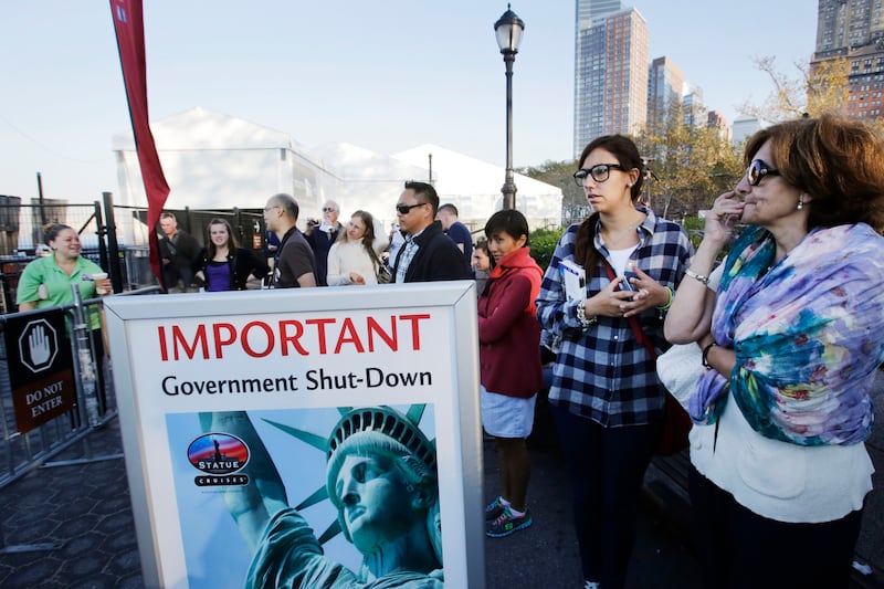 galleries/2013/10/01/closed-for-business-the-u-s-government-shuts-down-photos/131001-gov-shutdown-11_knkaui