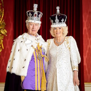 050923-royalfamily-1_rijyrw