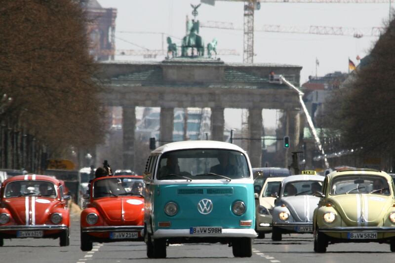 galleries/2013/10/13/magic-bus-remembering-the-vw-bus-in-all-its-day-glo-glory-photos/131010-volkswagen-bus-10_lkvwhr