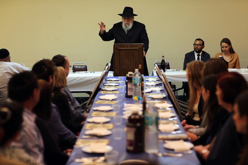 articles/2013/11/08/the-vulnerability-of-american-rabbis/rabbi-us-seder-openz_pckauw