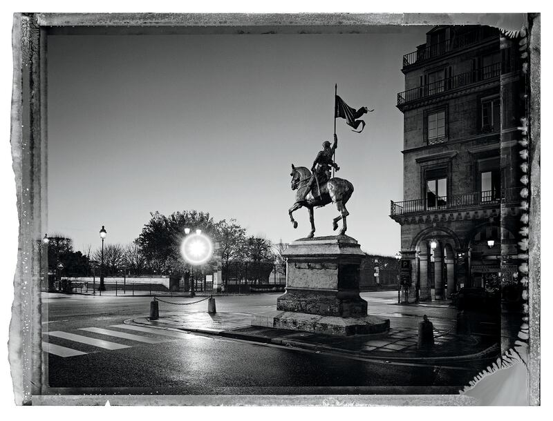 galleries/2014/11/28/paris-city-of-light-in-black-and-white-photos/141119-paris-city-lights-04_kvlnu8