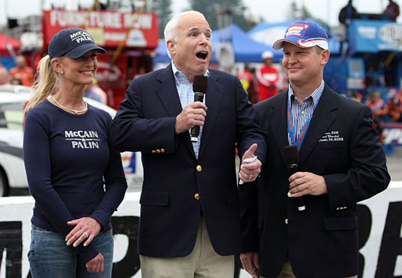 galleries/2008/10/28/john-mccain-s-thumbs-up/mccain-thum4_iaafm3