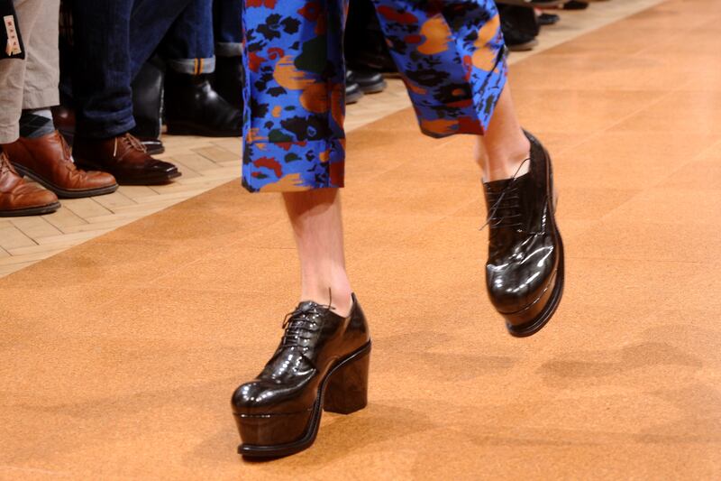 articles/2014/01/07/jw-anderson-sends-men-down-the-runway-in-heels-at-london-fashion-week/140107-jw-anderson-shoes-cheat_dhvgto