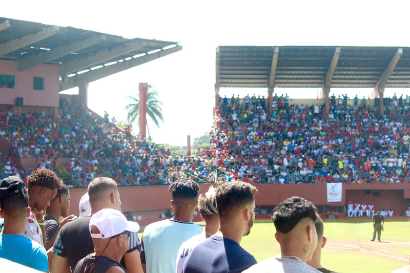 190105-bain-cuba-baseball-03-packed-bleachers-embed_cft2fh