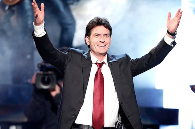 articles/2011/09/11/charlie-sheen-comedy-central-roast-best-jokes0/charlie-sheen-roast-fernandez_qjgl9a