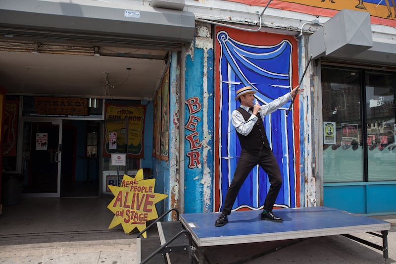 galleries/2016/09/05/behind-the-scenes-of-the-coney-island-sideshow/160902_coney_island_03_rirjov