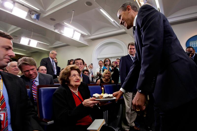 galleries/2013/07/21/a-life-inside-the-white-house-remembering-veteran-journalist-helen-thomas-photos/130720-helen-thomas-12_mlmdex