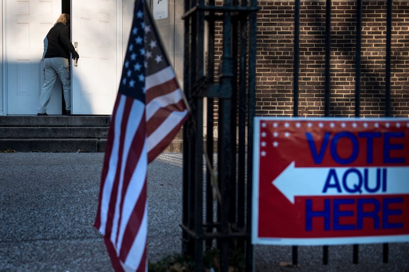 galleries/2012/11/06/scenes-from-election-day-voting-across-the-country-photos/voting-gal-09_ndqpxb