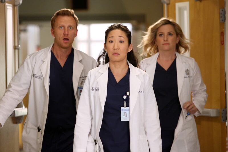 articles/2014/05/16/sandra-oh-says-goodbye-to-grey-s-anatomy/140716-sandra-oh-tease_vzpq5u