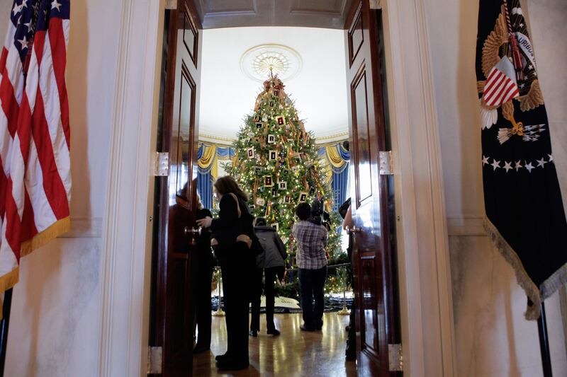 galleries/2011/12/23/spectacular-christmas-trees-photos/christmas-trees-white-house_cxxttk