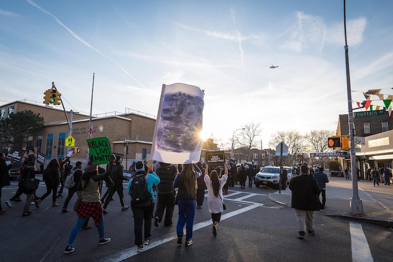 galleries/2014/12/27/marching-in-memory-of-akai-gurley/141227-brooklyn-protest11_uqj3x5