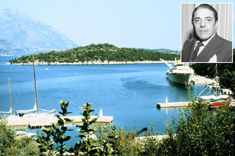 galleries/2011/08/14/celebrities-with-private-islands/celebrities-private-islands-onassis_qb57i9