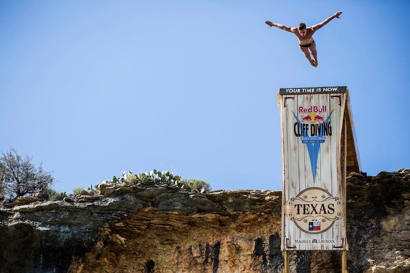 articles/2014/06/29/the-world-series-of-cliff-diving-takes-itself-very-seriously/140627-stevens-cliff-jumping-tease_di1n9p